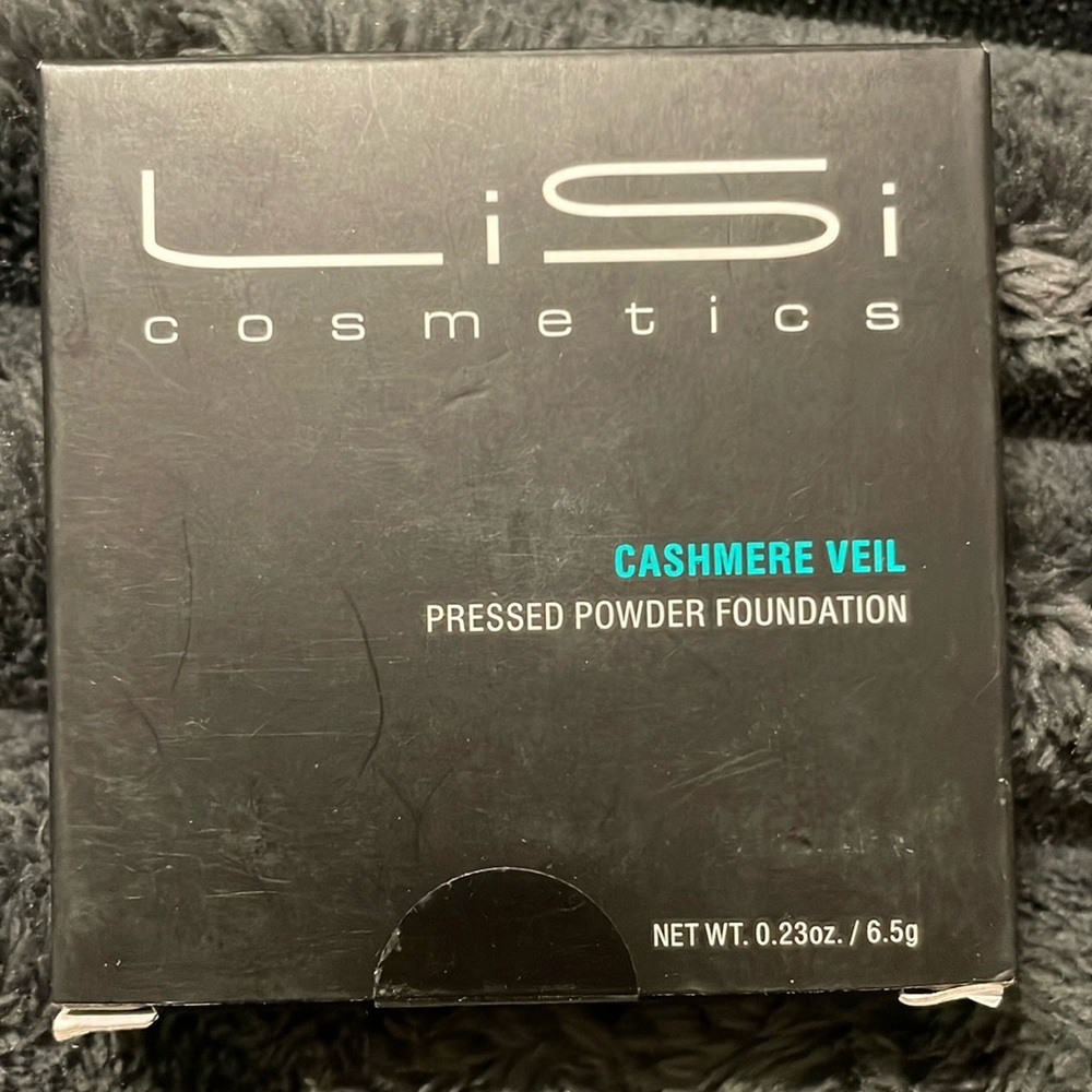 LiSi cosmetics Cashmere Veil pressed powder foundation